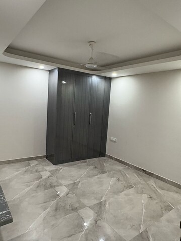 Room in 3 BHK Builder Floor at Sector 12a – for Rent