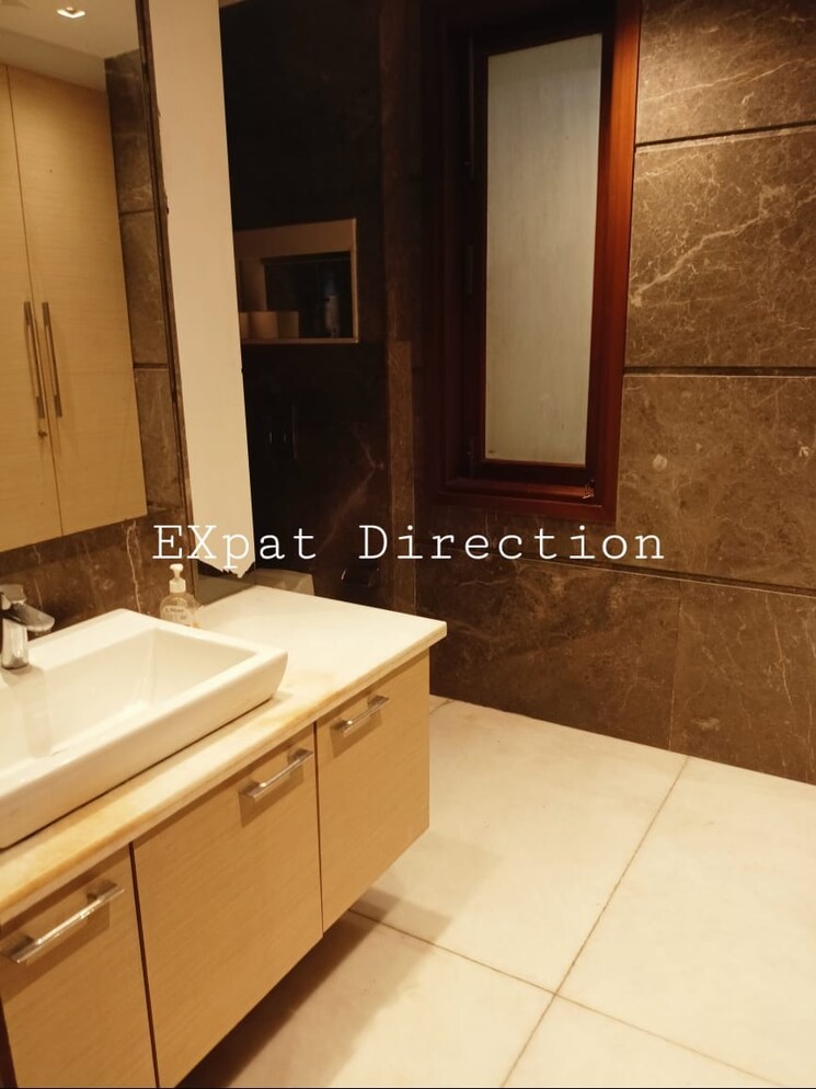 undefined, defence colony 3 Bedroom 300 Sq.Yd. Builder Floor In Defence Colony Delhi 8455403