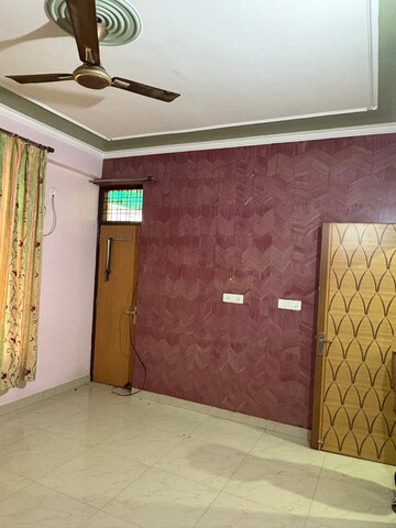 Room in 2 BHK Builder Floor at Palam Vihar – for Rent