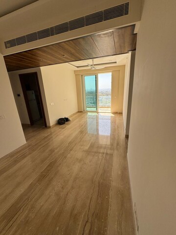 Room in 3 BHK Apartment at Ambience Creacions, Sector 22 – for Rent
