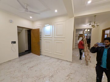 Room in 4 BHK Builder Floor at Sector 9 – for Rent