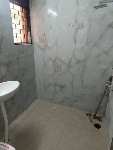 Bathroom in 2 BHK Builder Floor at Jubilee Apartments, Sector 15 – for Rent