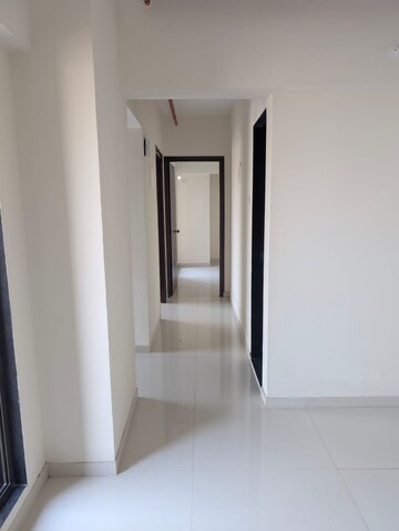 Furnished Amenities in 3 BHK Apartment at Thane West – for Rent