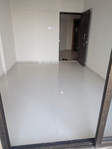 Master Bedroom in 3 BHK Apartment at Thane West – for Rent