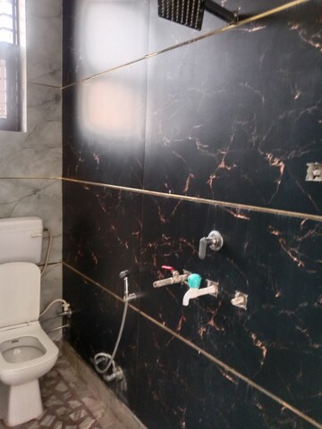 Attached Bathroom in 2.5 BHK Builder Floor at Huda – for Rent