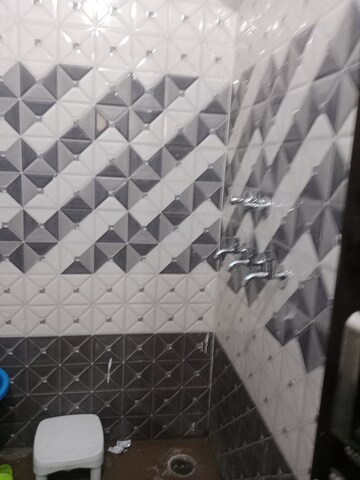 Bathroom in 1.5 BHK Builder Floor at Sector 18 – for Rent