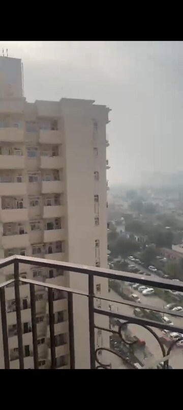 Living Room in 2.5 BHK Builder Floor at Smart World Gems, Sector 89 – for Sale