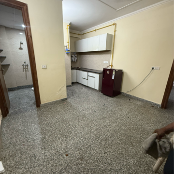 Building Lobby in 1.5 BHK Builder Floor at Sector 63a – for Rent
