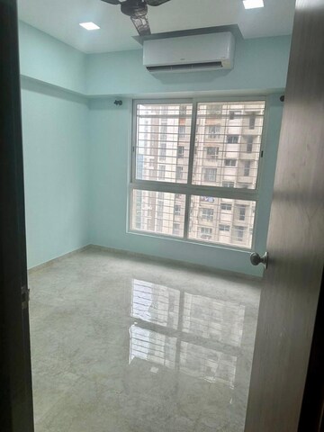 Room in 2 BHK Apartment at Lodha Amara, Kolshet Road – for Sale