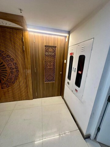 Room in 2 BHK Apartment at Lodha Amara, Kolshet Road – for Sale