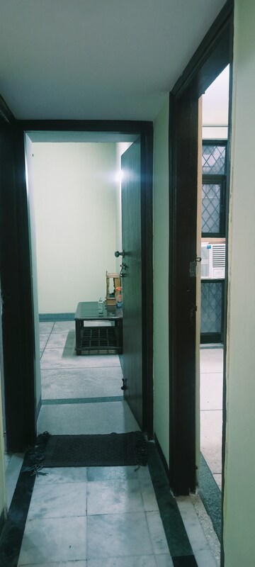Furnished Amenities in 2 BHK Builder Floor at Ansal Sushant Apartments, Sushant Lok I – for Rent