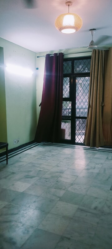 Bedroom in 2 BHK Builder Floor at Ansal Sushant Apartments, Sushant Lok I – for Rent
