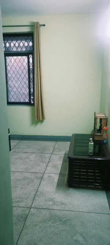 Master Bedroom in 2 BHK Builder Floor at Ansal Sushant Apartments, Sushant Lok I – for Rent