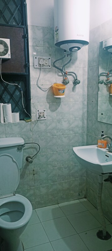 Bathroom in 2 BHK Builder Floor at Ansal Sushant Apartments, Sushant Lok I – for Rent