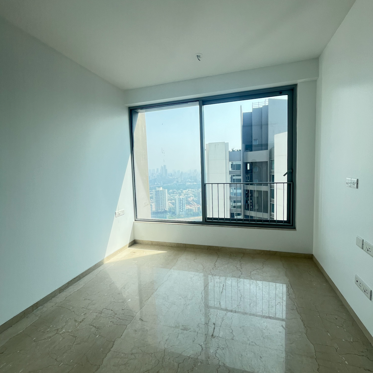 6 BHK + Extra Room Apartment For Sale in Oberoi Sky City