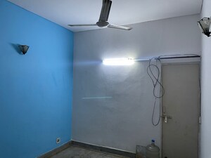 Room in 2.5 BHK Apartment at Mayur Vihar Phase 1 Extension – for Sale