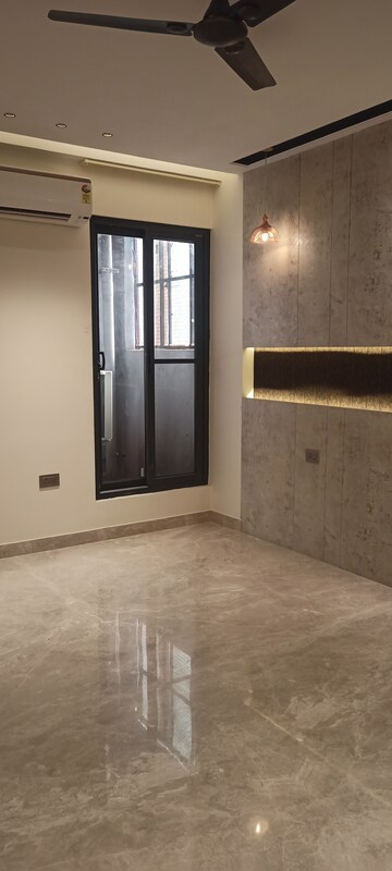 Master Bedroom in 4 BHK Builder Floor at Ansal Sushant Lok I, Sector 43 – for Rent
