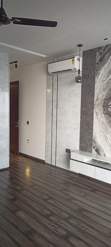 Bathroom in 4 BHK Builder Floor at Ansal Sushant Lok I, Sector 43 – for Rent