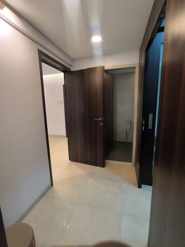 Room in 3 BHK Apartment at Khar West – for Rent
