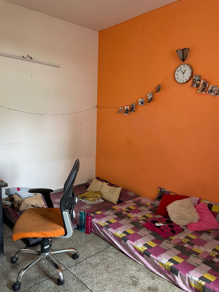 Room, mayur vihar phase 1 extension 2.5 Bedroom 980 Sq.Ft. Apartment In Mayur Vihar Phase 1 Extension Delhi 8455818