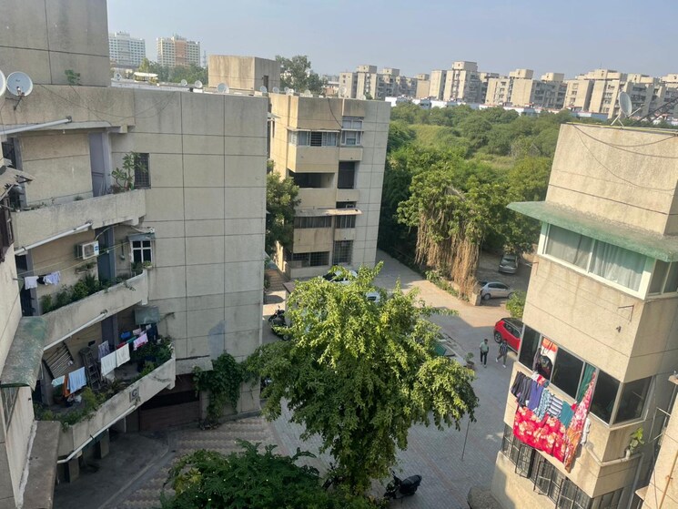 Exterior View, mayur vihar phase 1 extension 2.5 Bedroom 980 Sq.Ft. Apartment In Mayur Vihar Phase 1 Extension Delhi 8455818