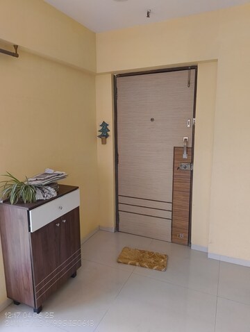 Room in 2 BHK Apartment at Bandra West – for Rent