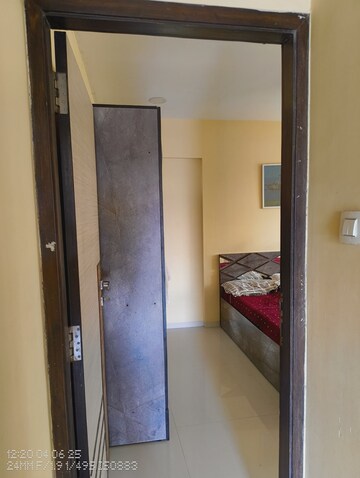 Room in 2 BHK Apartment at Bandra West – for Rent