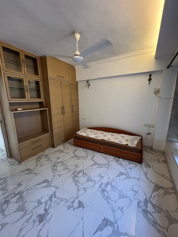 Room in 2 BHK Apartment at Bandra West – for Rent