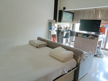 2 BHK Apartment For Rent in Bandra West