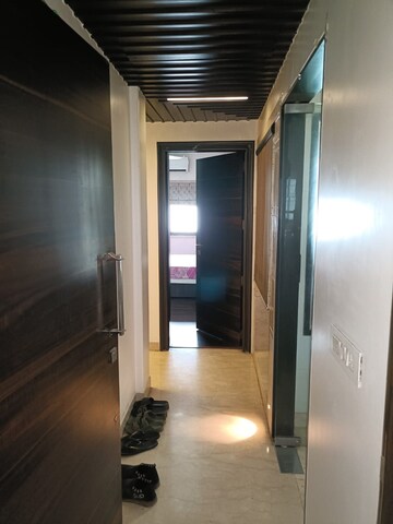 Room in 2 BHK Apartment at Bandra West – for Rent