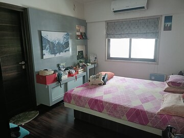 Bedroom in 2 BHK Apartment at Bandra West – for Rent