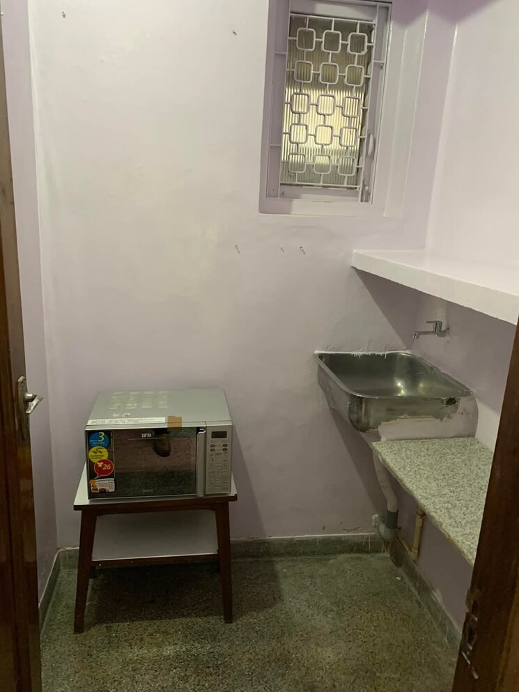 undefined, rwa-tomar-colony 2 Bedroom 500 Sq.Ft. Builder Floor In Mukundpur Delhi 8455852