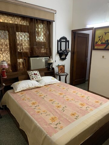 Bedroom in 2 BHK Builder Floor at RWA Tomar Colony, Mukundpur – for Rent