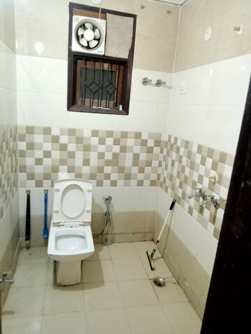 Bathroom in 1 BHK Builder Floor at Saket – for Rent
