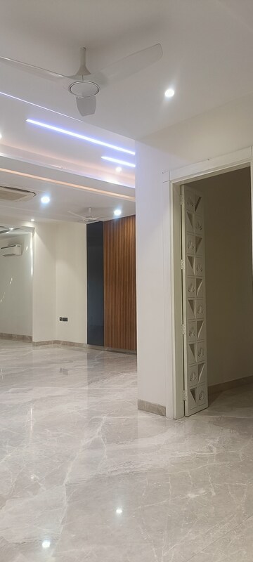 Furnished Amenities in 3 BHK Villa at Sector 46 – for Rent