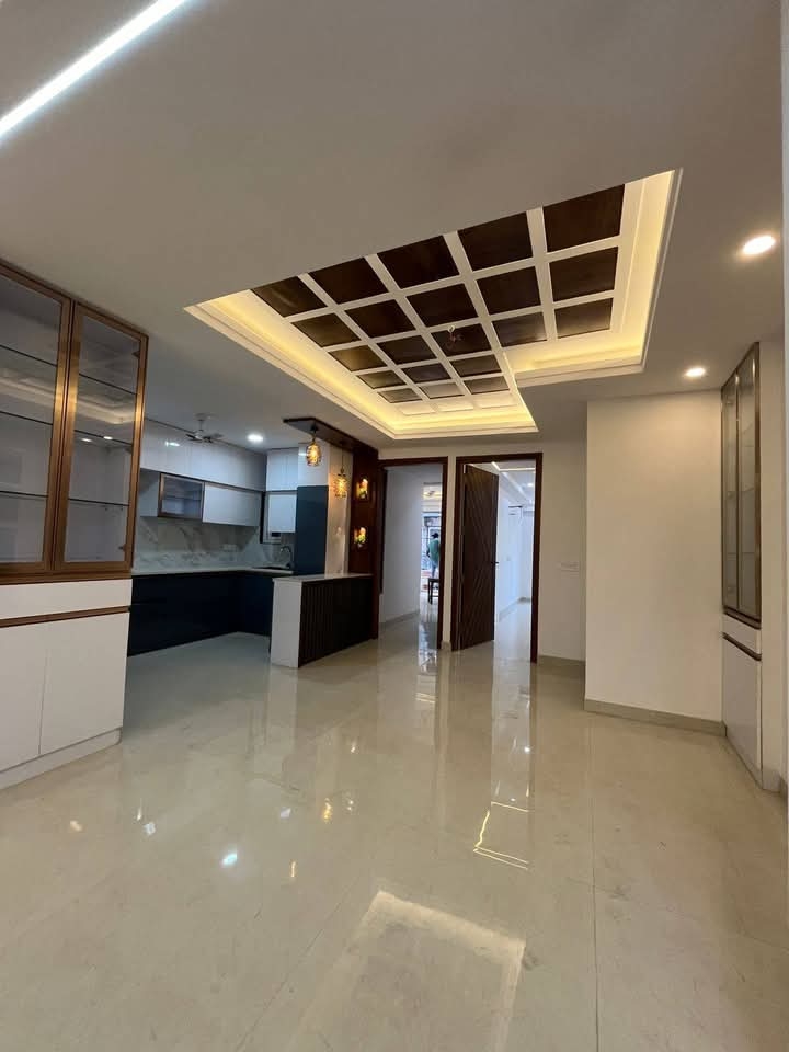 6+ BHK + Pooja Room,Servant Room,Study Room,Extra Room Apartment For Sale in Indipendent Building For 