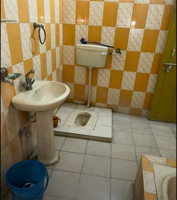 Bathroom in 1 BHK Builder Floor at Aliganj – for Rent