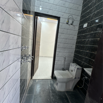 Attached Bathroom in 1 BHK Builder Floor at Patel Nagar – for Rent
