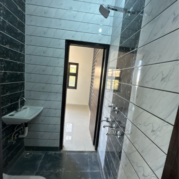 Bathroom in 1 BHK Builder Floor at Patel Nagar – for Rent