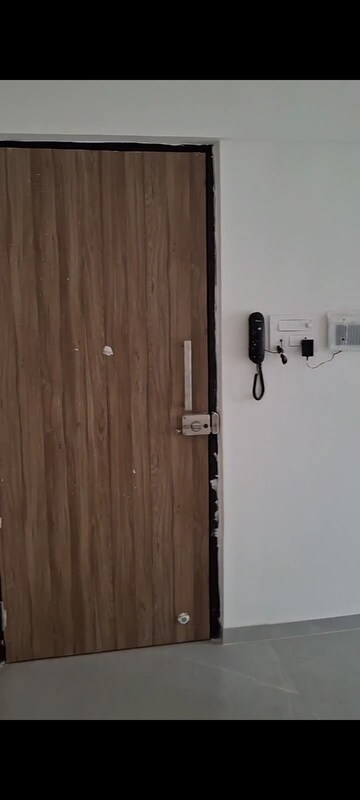 Room in 2 BHK Apartment at Vaibhavlaxmi East Syde, Ghatkopar East – for Rent