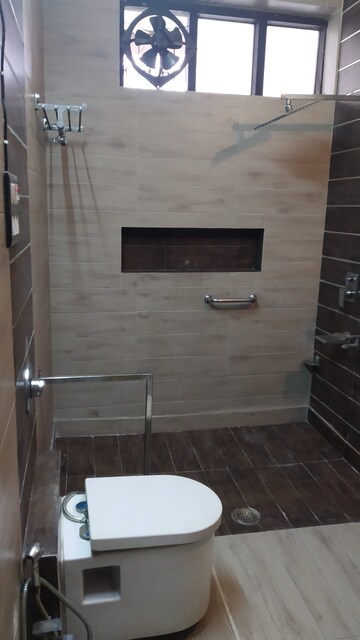 Master Bedroom in 4 BHK Builder Floor at Rana Pratap Bagh – for Rent