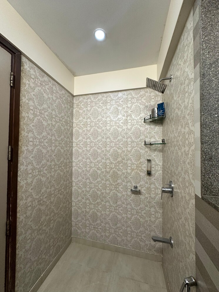 Bathroom, lokhandwala-complex 2 Bedroom 650 Sq.Ft. Apartment In Andheri West Mumbai 8456361