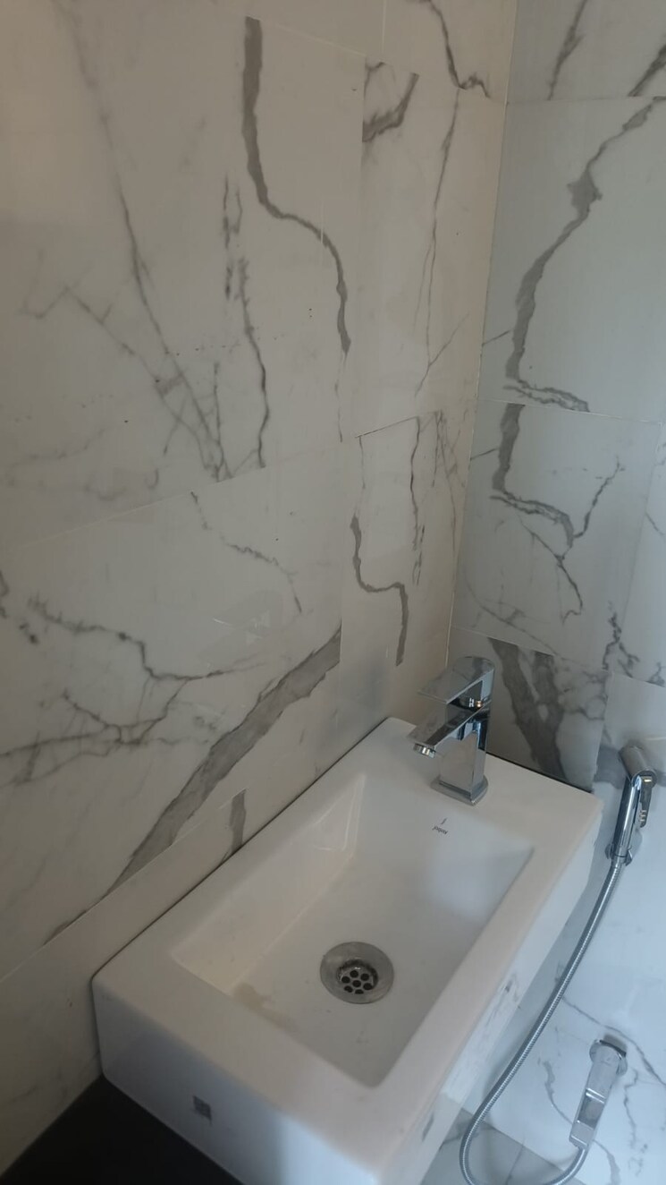 Bathroom, hubtown-palmrose 2 Bedroom 525 Sq.Ft. Apartment In Andheri East Mumbai 8456353