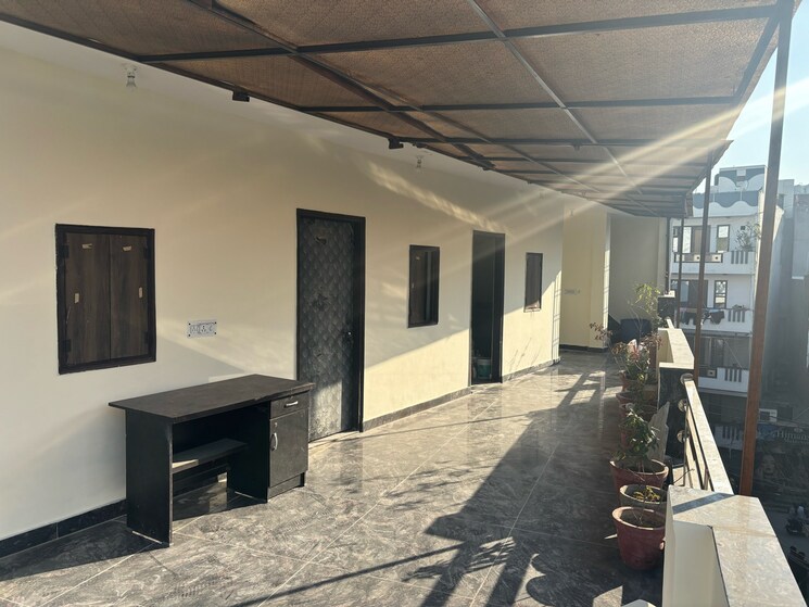 Other, krishna nagar Pg For Boys & Girls In Krishna Nagar 8456493