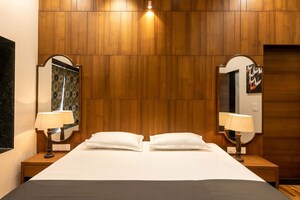 Bedroom in 6+ BHK Villa at Murbad Road – for Sale