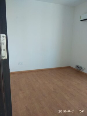 Master Bedroom in 5 BHK Villa at Unitech Uniworld Resorts-The Residences, Sector 33 – for Sale