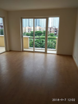 Master Bedroom in 5 BHK Villa at Unitech Uniworld Resorts-The Residences, Sector 33 – for Sale