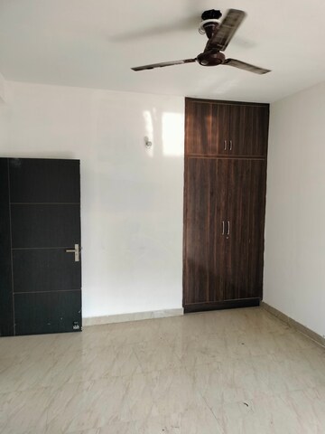 Master Bedroom in 3.5 BHK Apartment at LDA Parijaat Apartments, Faizabad Road – for Rent