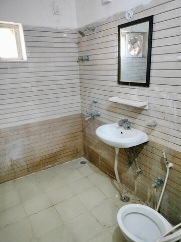 Bathroom in 3.5 BHK Apartment at LDA Parijaat Apartments, Faizabad Road – for Rent