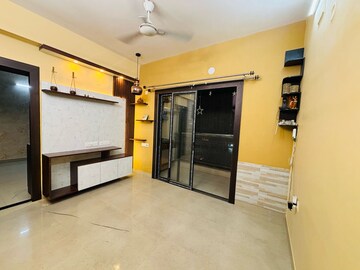Room in 3 BHK Apartment at Loharuka Green Heights, Rajarhat New Town – for Rent